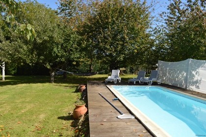 Pretty stone property with pool close.. - 2