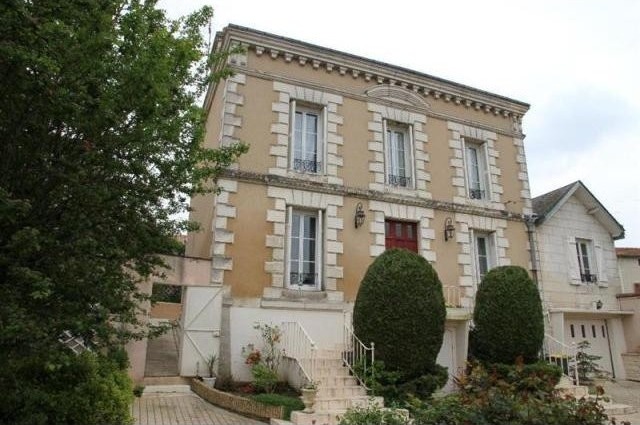 5 bedroom House For Sale: 86000 POITIERS