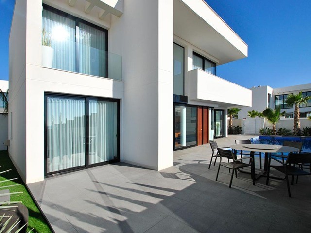BEAUTIFUL MODERN DETACHED VILLA - 2