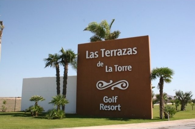 1 bed Golf Resort Apartments Bank Sale..