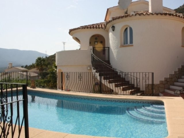 5 Bedrooms - Villa - Alicante - For Sale