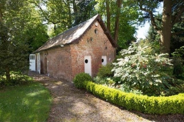 6 bedroom House For Sale: 80100.. - 2