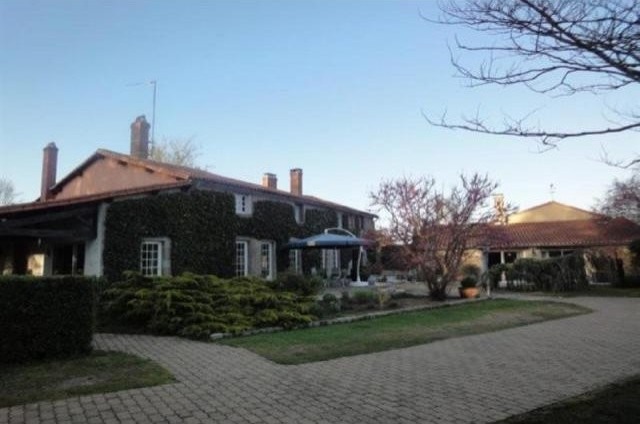 7 bedroom Village House For Sale: 79200..