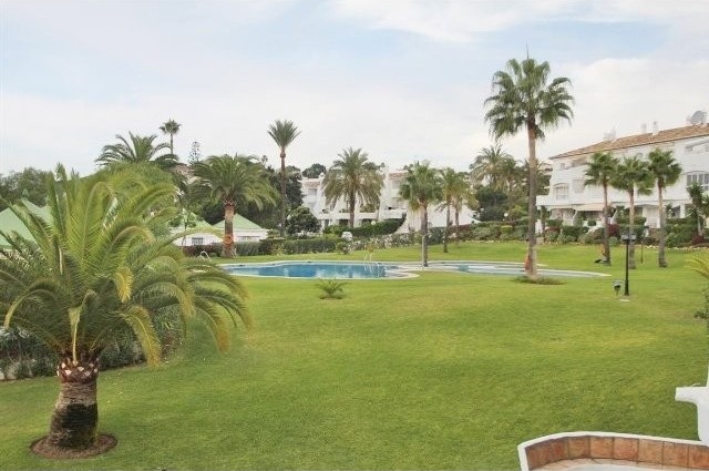2 Bed Apartment for sale in Calahonda - 2