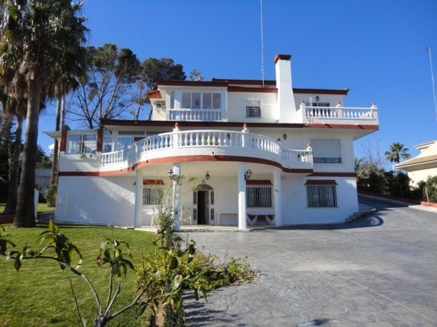 Villa - Huge Villa in a very exclusive..