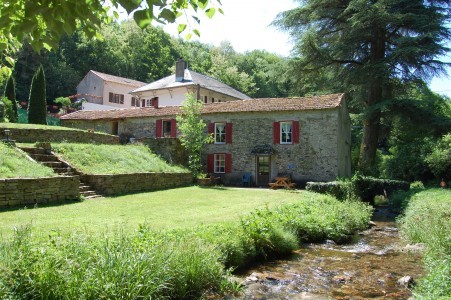 Holiday cottages in a beautiful setting..