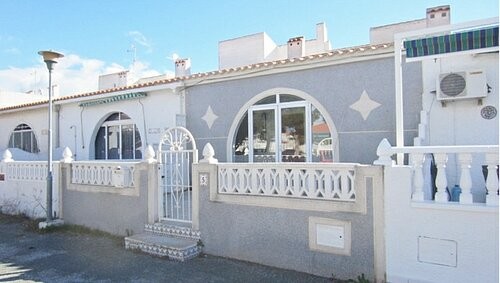 A BUNGALOW BETWEEN THE SALT LAKES