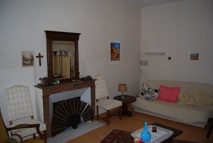 Great townhouse to refresh - 2