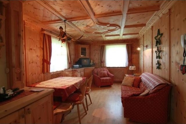 2 bedroom Apartment For Sale: Strada..