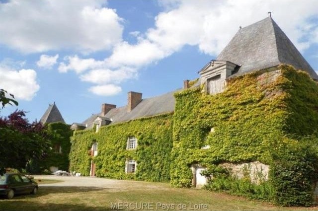 10 bedroom Castle For Sale: 53340 SABLE.. - 2
