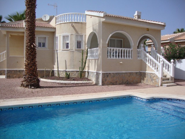2 Bedrooms - Villa - Alicante - For Sale