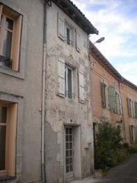 Small Townhouse In Need Of Some Minor..