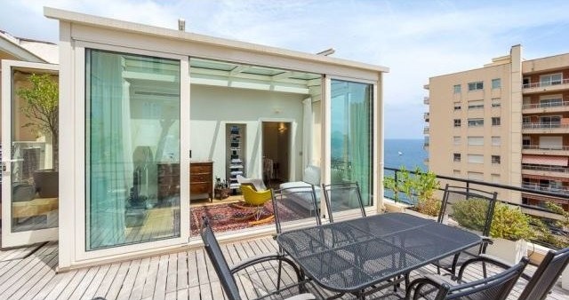 Recently refurbished 2 bed Penthouse..