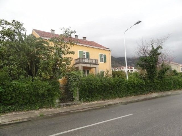 House in centre of Tivat