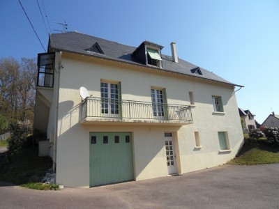 LARGE CONTEMPORARY HOUSE + APARTMENT +..