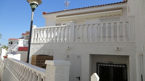 BEACH APARTMENT ONLY 5 MINS WALK