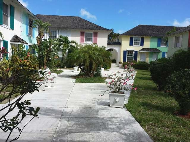 Apartment/townhouse - This 2-storey.. - 2