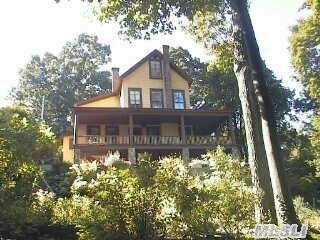 174 15th Ave Sea Cliff, NY 11579