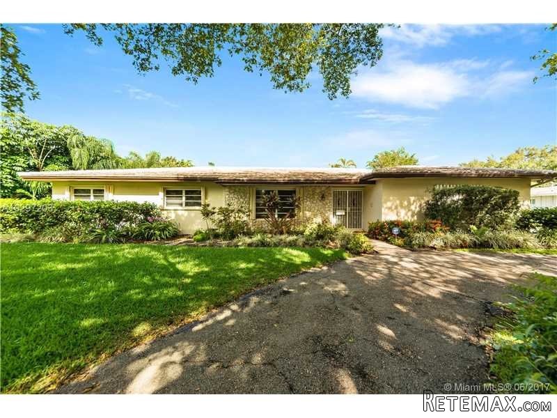 4 bedroom House For Sale: 14590 SW 81..