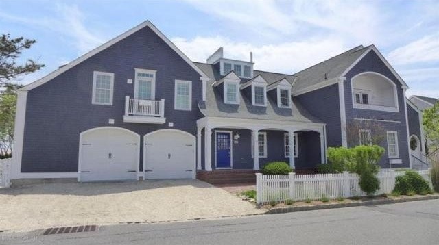 4 bedroom Property For Sale: 1081..