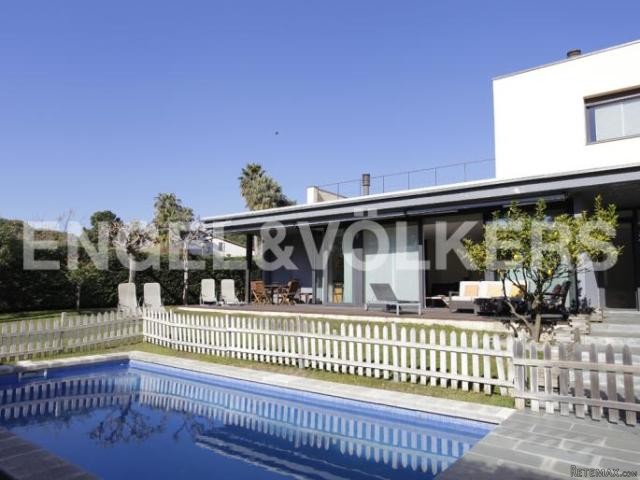Collect all amenities, Barcelona Coast.