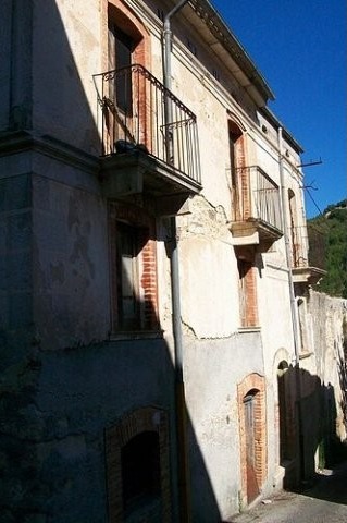 Unique group of 3 houses with beautiful.. - 2