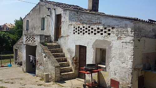 2 properties 10 minutes from the sea. - 2