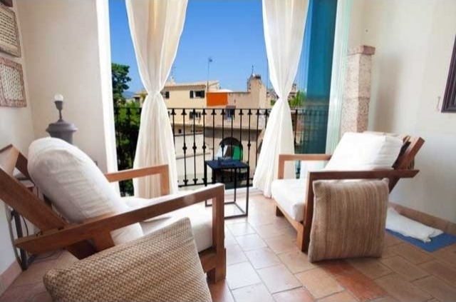 Elegant Apartment Located In The Old..
