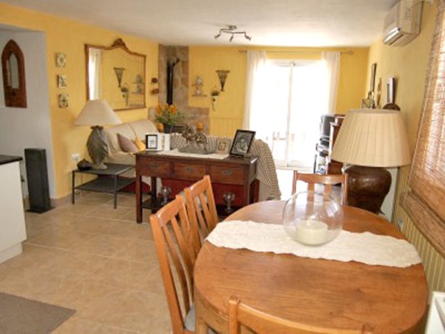 Lovely 5 bed Villa with Pool near..