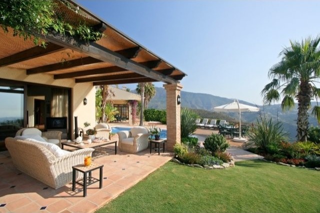 VILLA FOR SALE IN BENAHAVIS