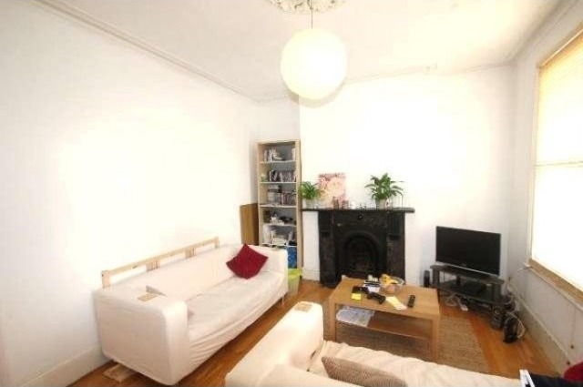 3 Bed Flat/Apartment To Let in London