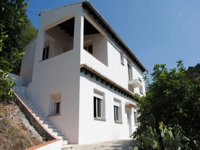 Country Houses for Sale in Salares..