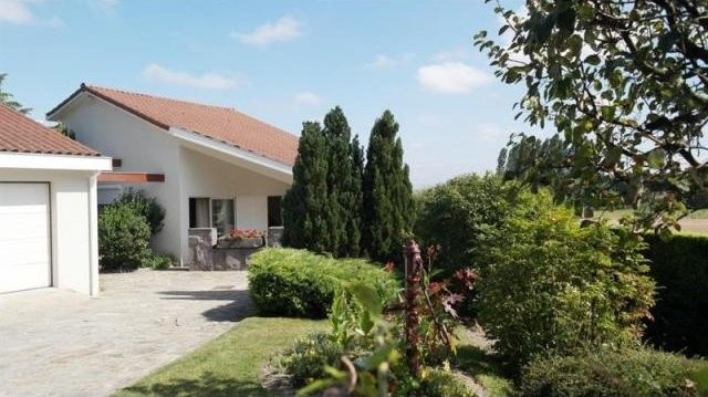 5 bedroom House For Sale: 63200 RIOM - 2