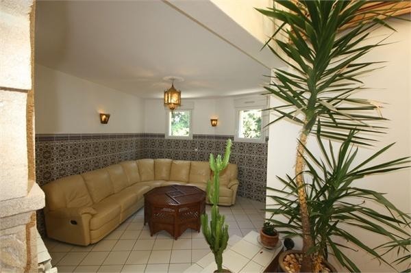Prestigious Villa With Mature Garden.. - 2