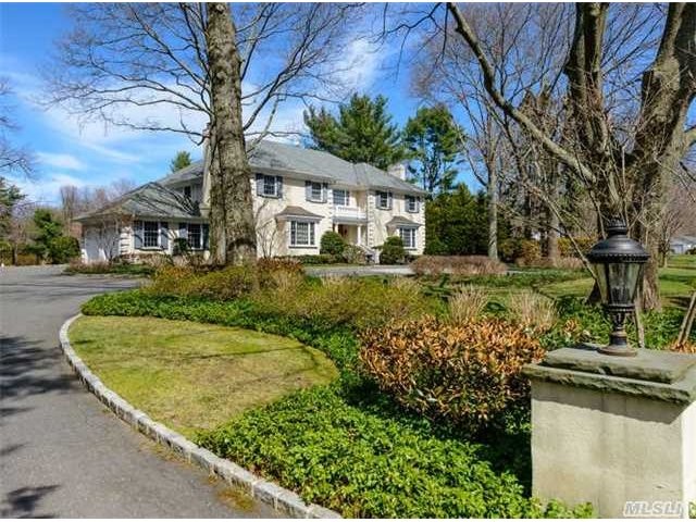 12 Locust Ln Upper Brookville, NY 11545 - 2