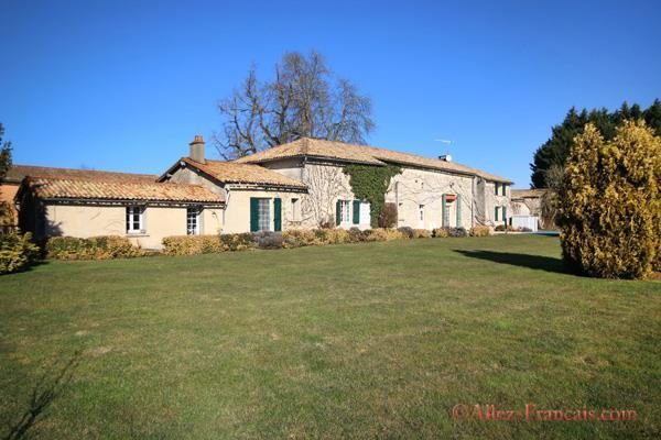 Sauze-Vaussais (79) - Equestrian..
