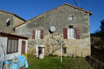 Pretty, peaceful setting in Verteuil