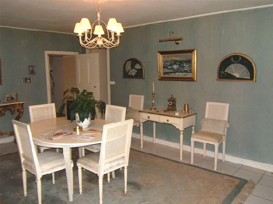Attractive Farmhouse Style Property - 2