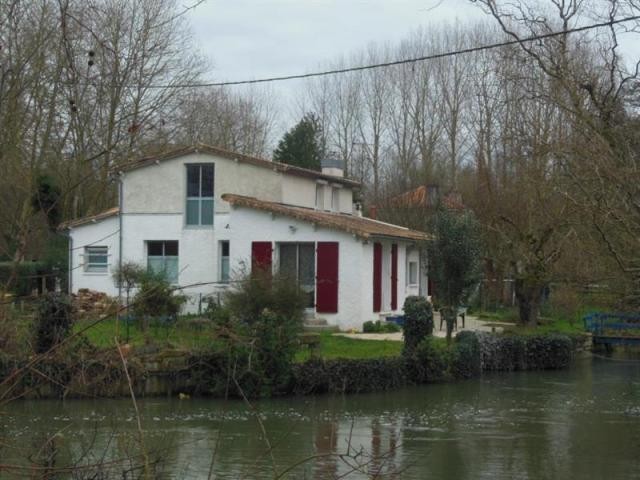 2 bedroom House For Sale: 79000 NIORT