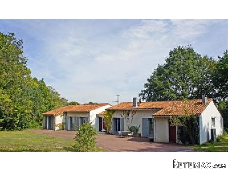 5 Bedrooms - House - Poitou-Charentes..