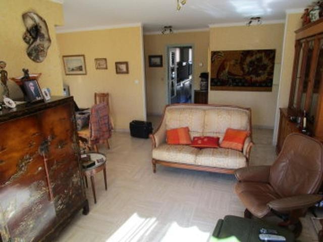 Luxurious three bed in Republique