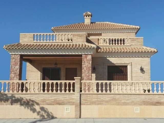 4 Bedrooms - Villa - Alicante - For Sale