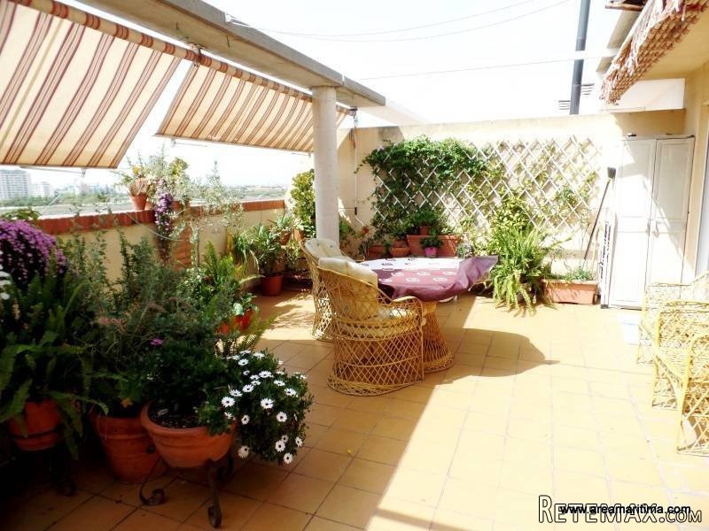 Penthouse for sale with sea views in..
