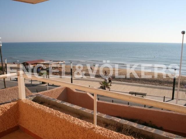 REDUCED-GREAT BEACHFRONT 3 FLOOR..
