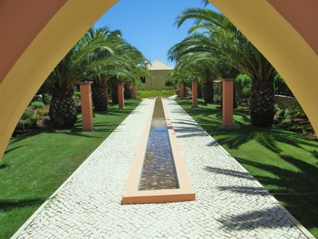 SPECTACULAR THREE BEDROOM APARTMENT - 2