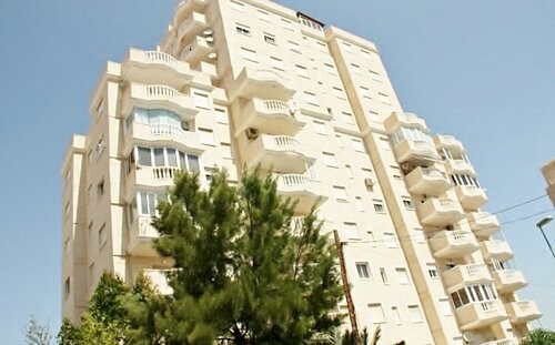 3 BED APARTMENT WITH POOL