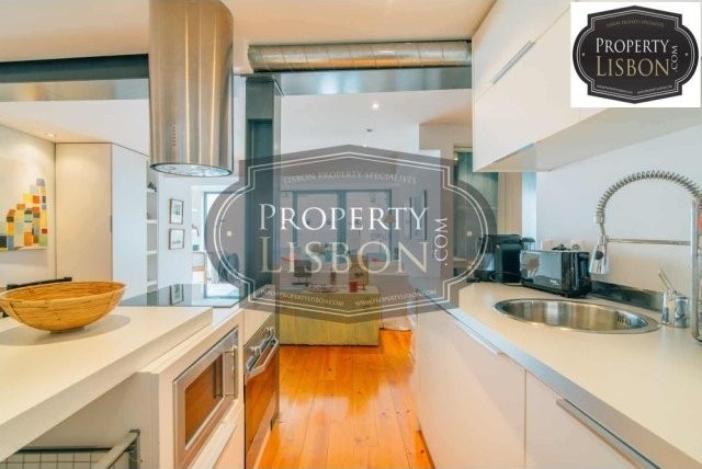 209 m2 Two T1 Apartment in Lapa