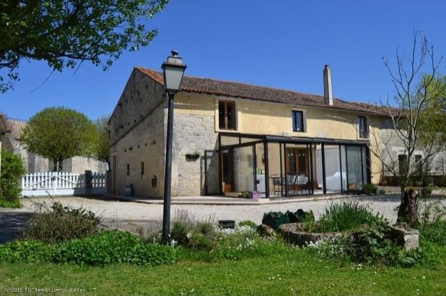 3 bedroomed stone house with a..