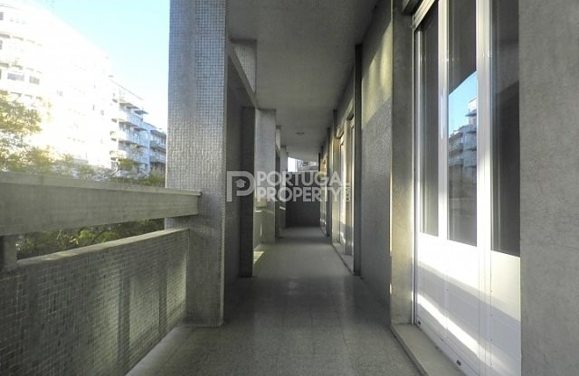 Superb 4 Bedroom Apartment in Av. 5.. - 2