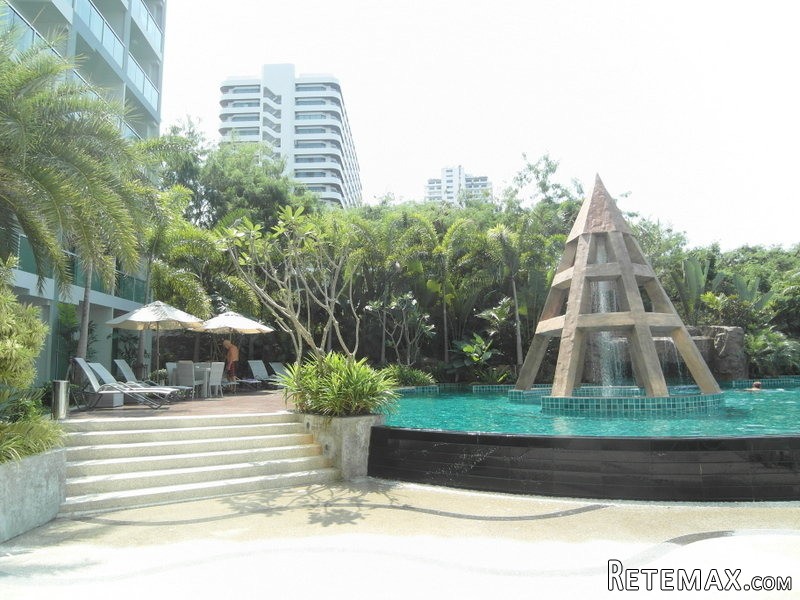 Wong Amat beach, Club Royal, modern..